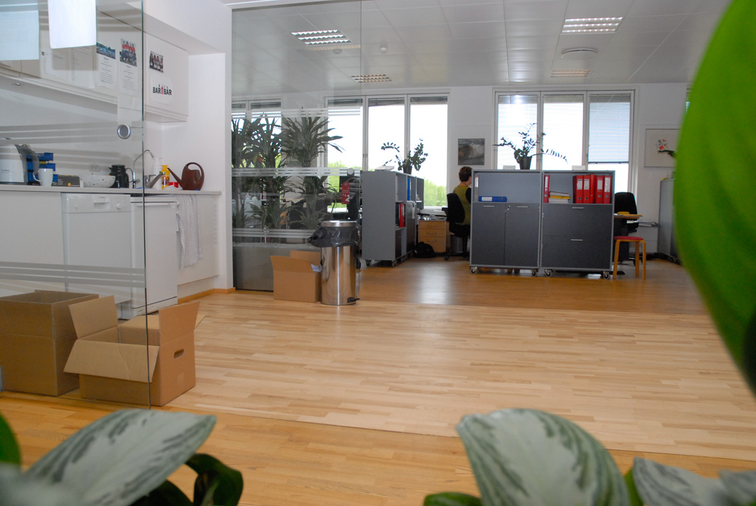 Gulve, inventar, tasker og malede vægge kan afgasse skadelige stoffer til indeklimaet 