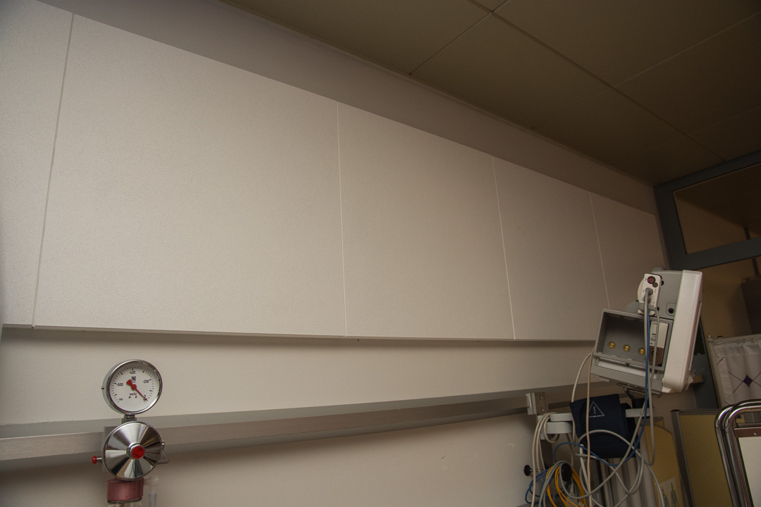 Indretning af hospitaler med akustikvægge kan dæmpe støjen